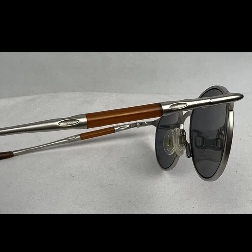 OAKLEY OO Michael Jordan E-Wire Blue Iridium/Matte Silver Gen 1 Round Sunglasses - Picture 5 of 10